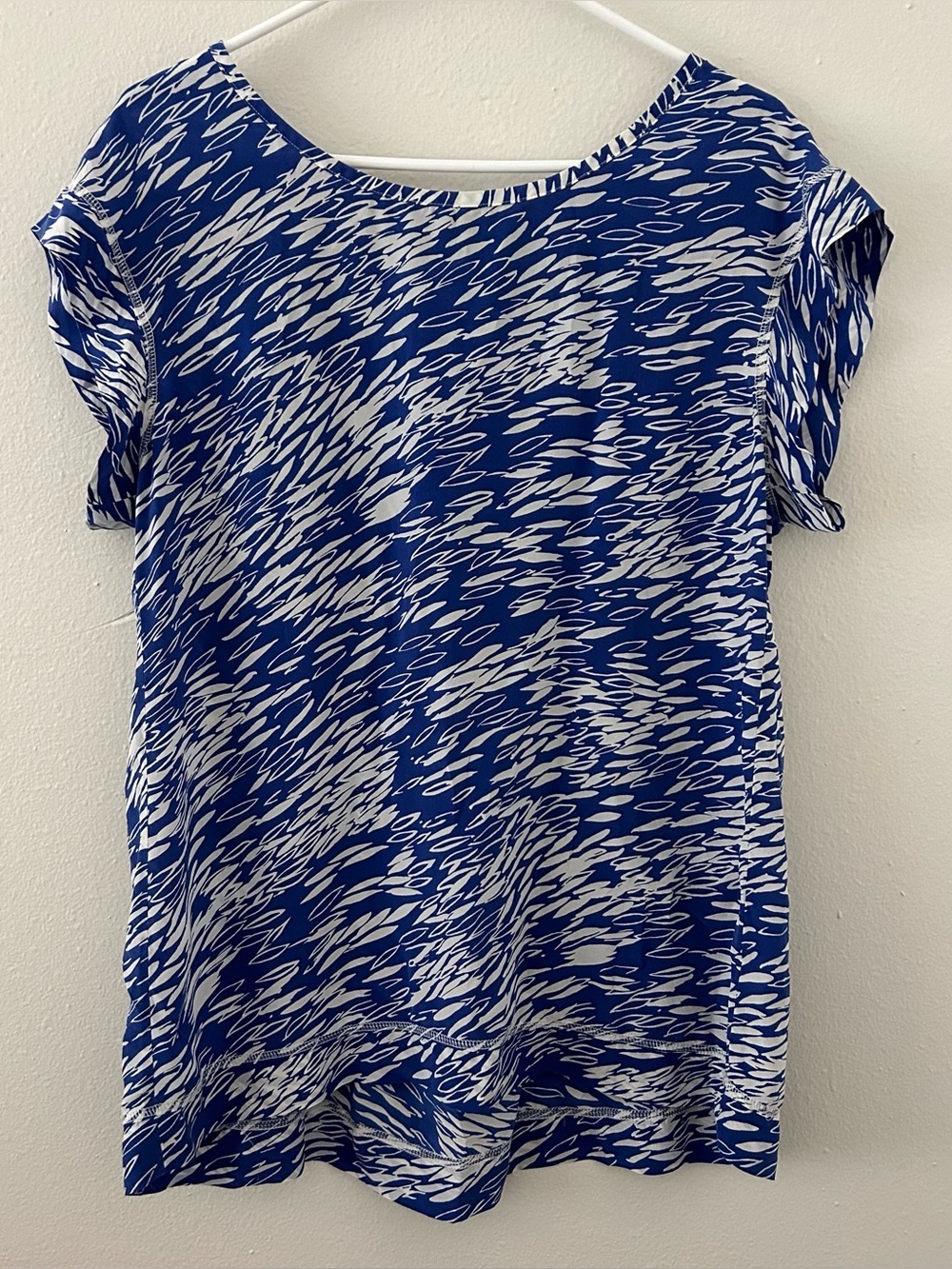 Banana Republic 100% Silk Blouse Women’s L Blue White Print Smocked Back Career